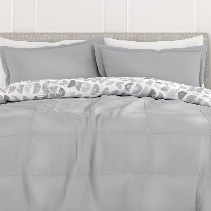 Gray bedding set with patterned duvet cover