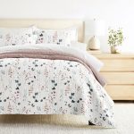 Floral bedding set on modern bedroom decor